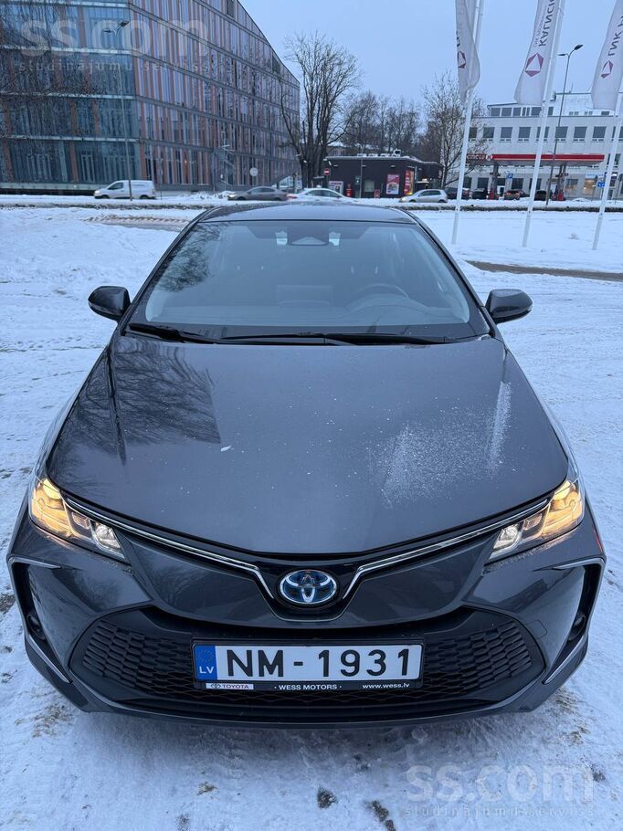 Toyota Pārdod Toyota Corolla Sedan 1.8 Hybrid (140 Zs) E-