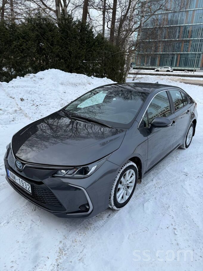 Toyota Pārdod Toyota Corolla Sedan 1.8 Hybrid (140 Zs) E-