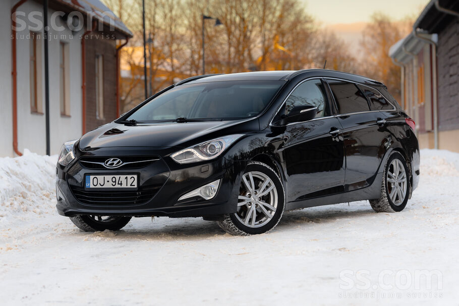 Hyundai i40 2.0D (85kW) – Bagātīga komplektācija, teicamā stāvoklī.
Veik