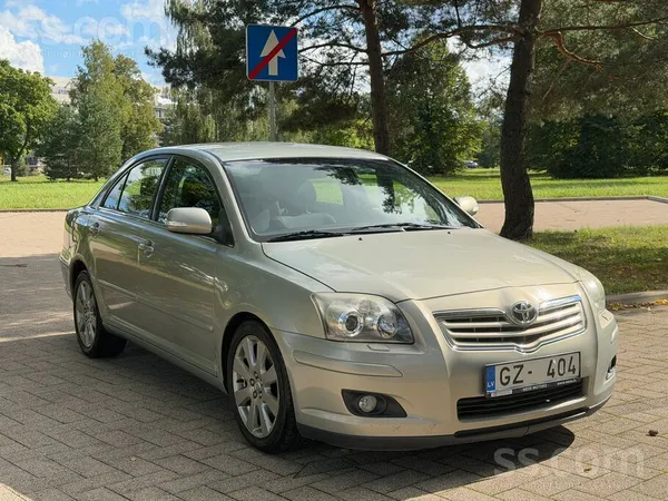 Toyota Avensis - 1