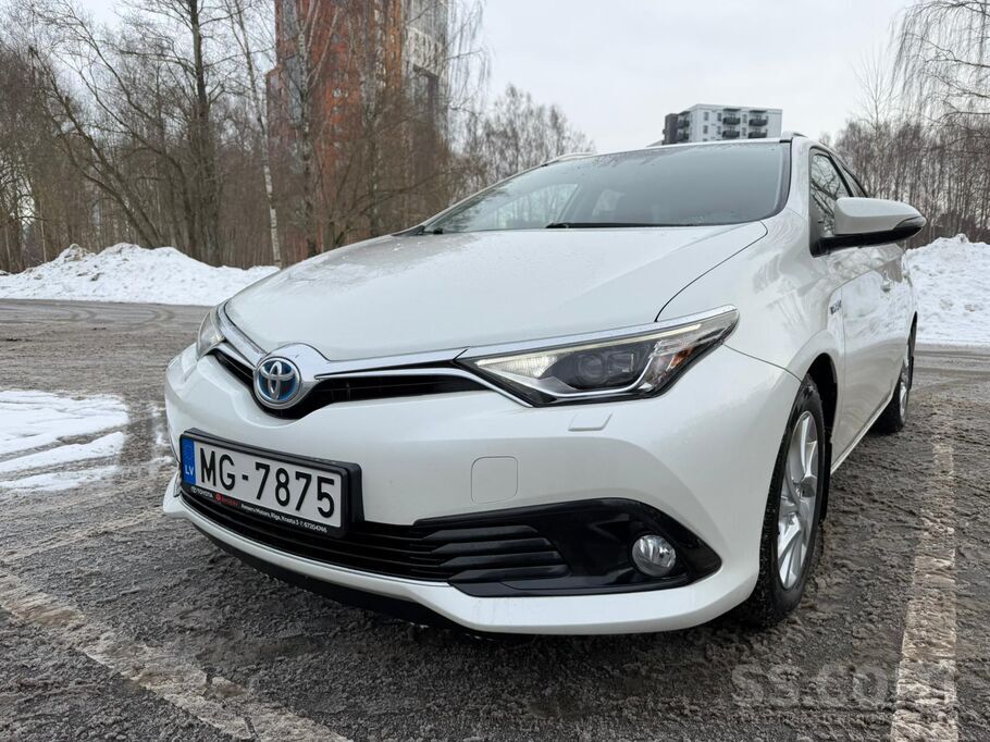 Toyota Pārdodu koptu Toyota Auris 1.8 Hybrid universāli (