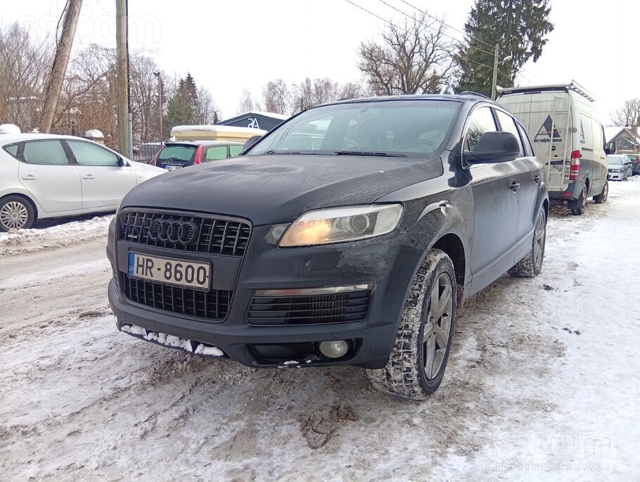 Pardodu šo Q7.
motors karba ir ok. 
dažadi defekti- priekšas un mazajam sā