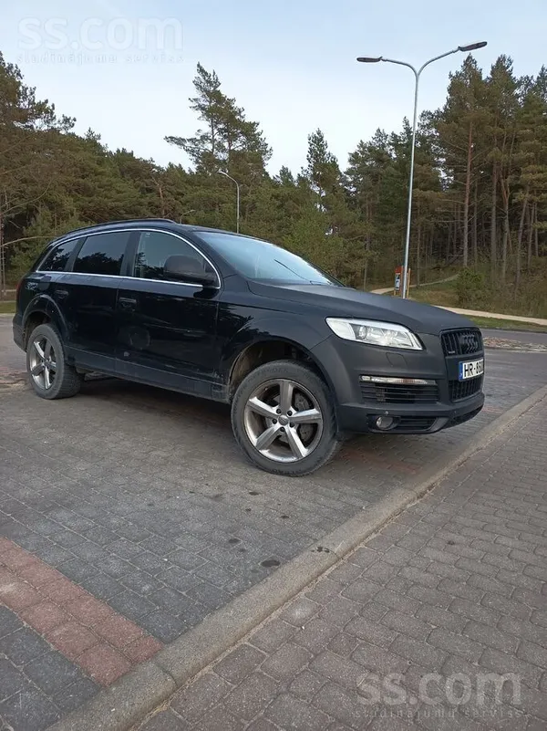 Audi Pardodu šo Q7.