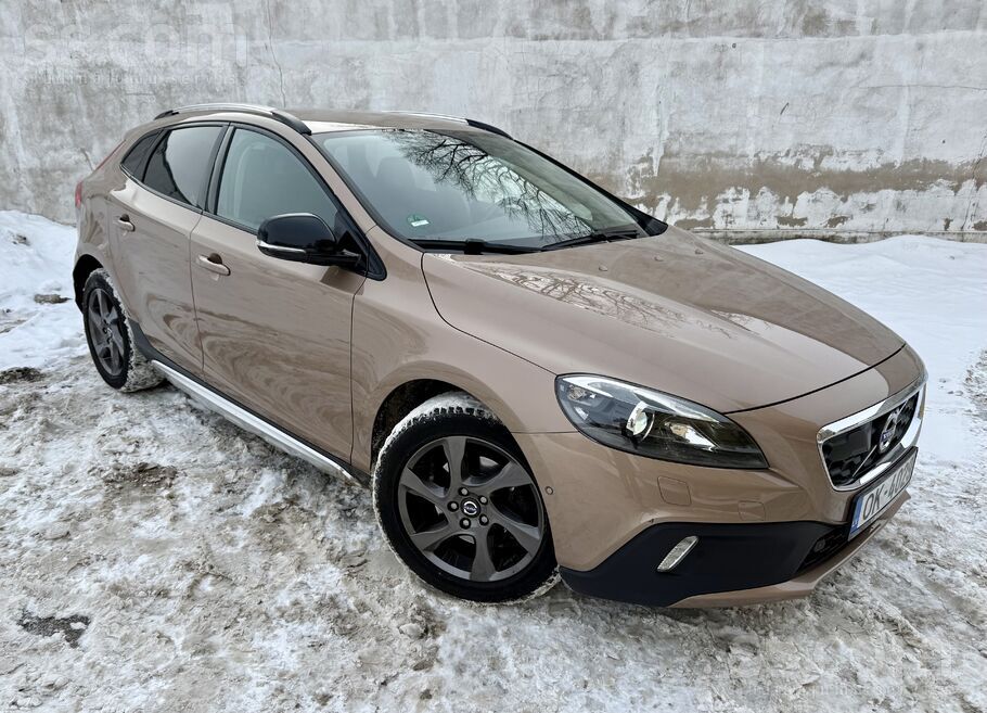 Volvo No Nīderlandes ievests Volvo V40 Cross Country 201