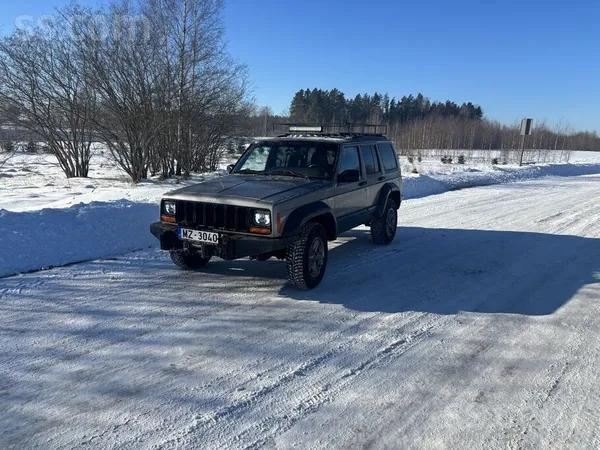 Jeep Pārdodu Jeep Cherokee. Auto ir aprīkots ar led tuv