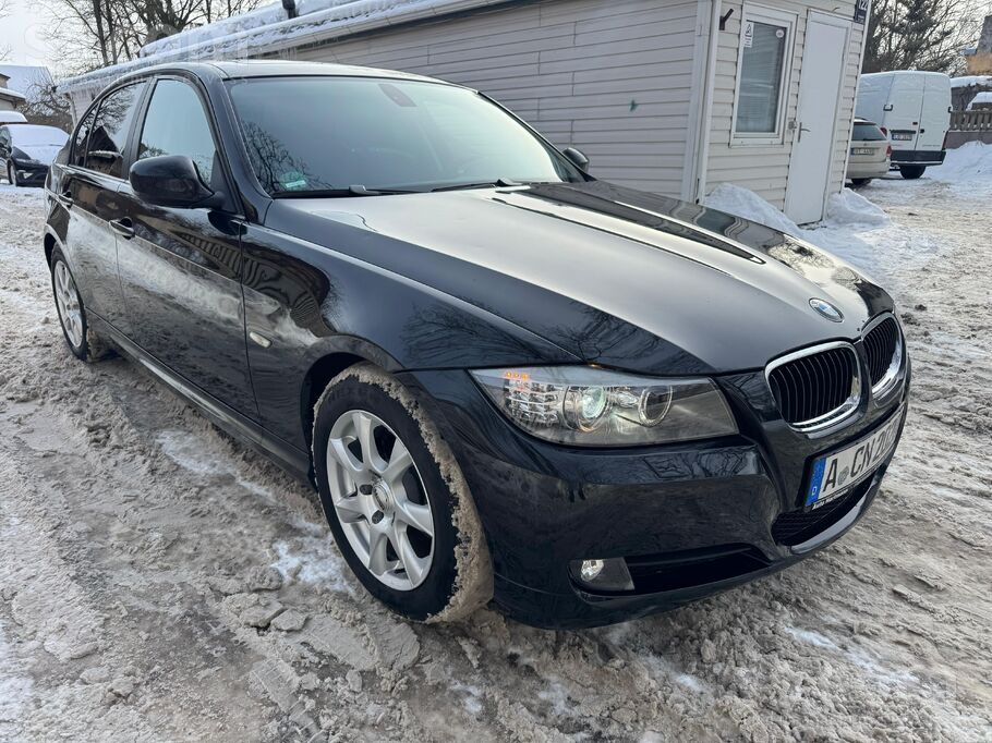 BMW BMW 318i, sedans facelift. Tikko savā gaitā atlido