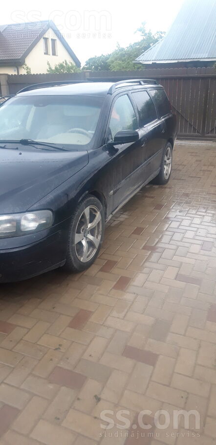 Volvo Pārdodu labu auto V70 ar vizuāliem def. , tehiski 