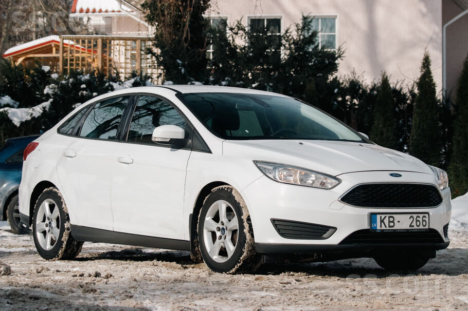 Ford Ford Focus 3 Sedans ar manuālo kārbu. 
