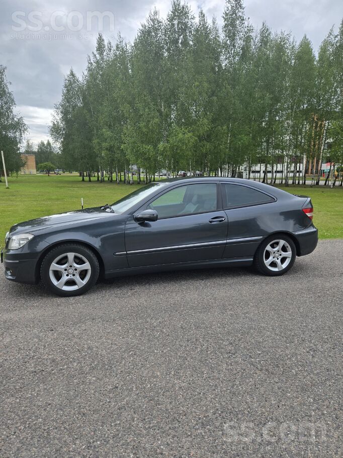 Pārdodu uzticamu, koptu un ekonomisku 2009.gada Mercedes-Benz Clc 200 kupeju