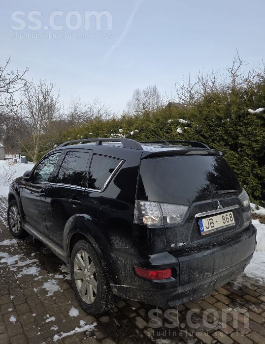 Mitsubishi Outlander 4Wd ar 2.3 litru benzīna dzinēju, automātisko ātrumkārb