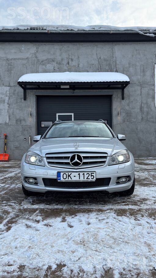 Mercedes Auto labā tehniskā un vizuālā stāvoklī bez rūsas. 