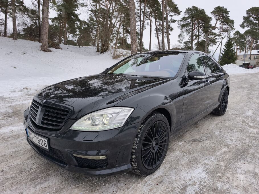 Pārdodu Mercedes-Benz S 320 (W221) ar 3.0 dīzeļdzinēju (173kW). 
Labā kompl