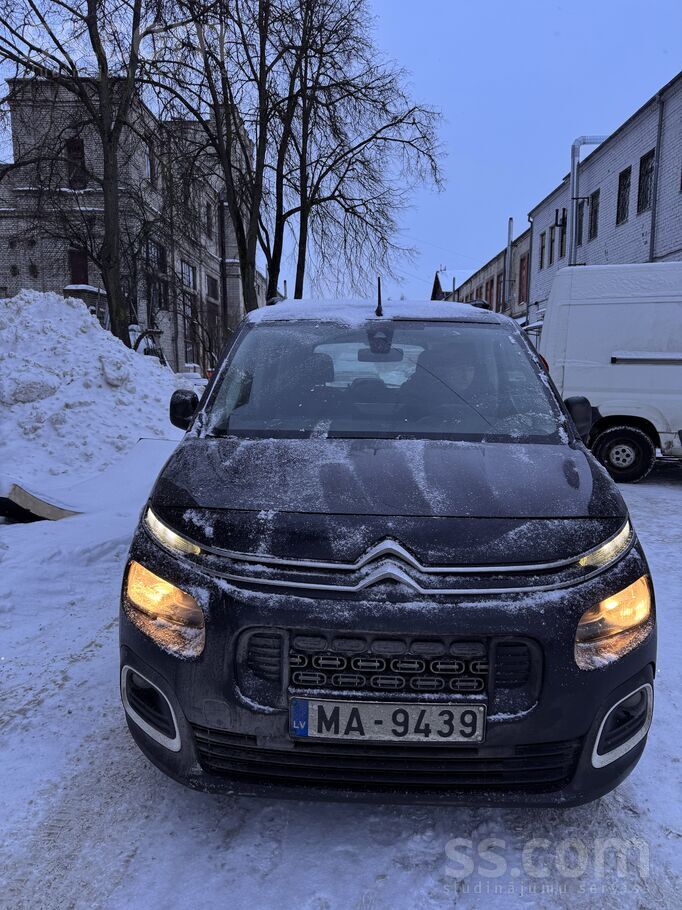 Citroen Automašīna reģistrēta uz privātpersonu, cena ātrai