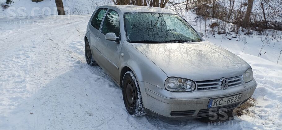 Volkswagen Pārdodas Golfiņš.