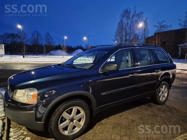 Volvo Mašīnai nesen izieta skate. 7 vietas, ļoti ekonomi