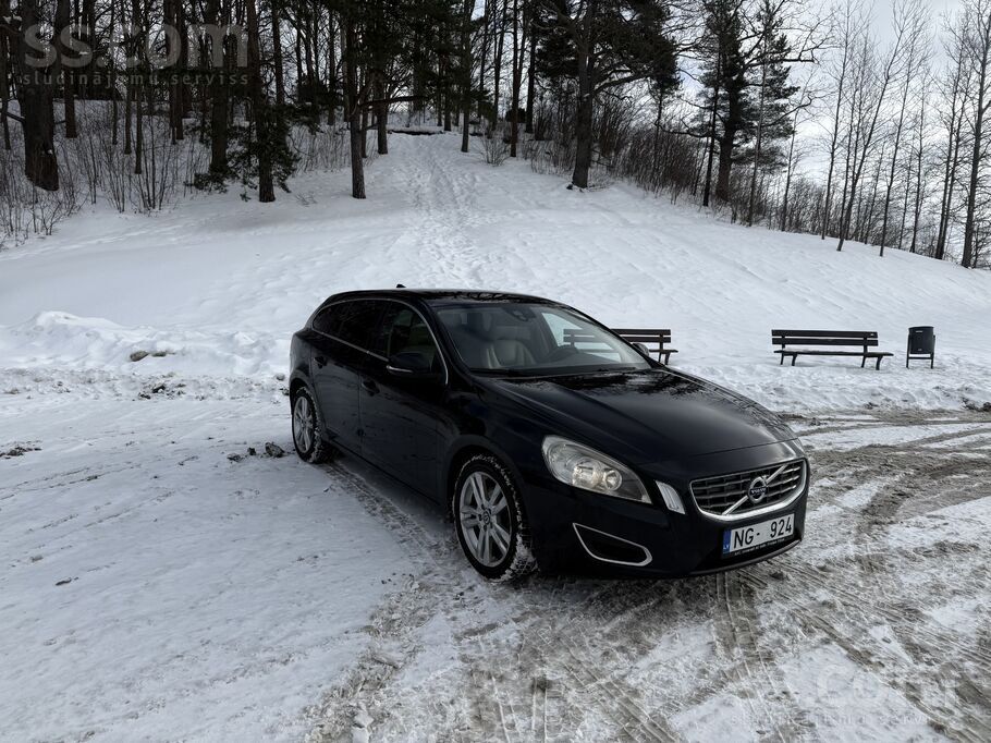 Volvo Pārdodu uzticamu un ekonomisku 2012. gada
