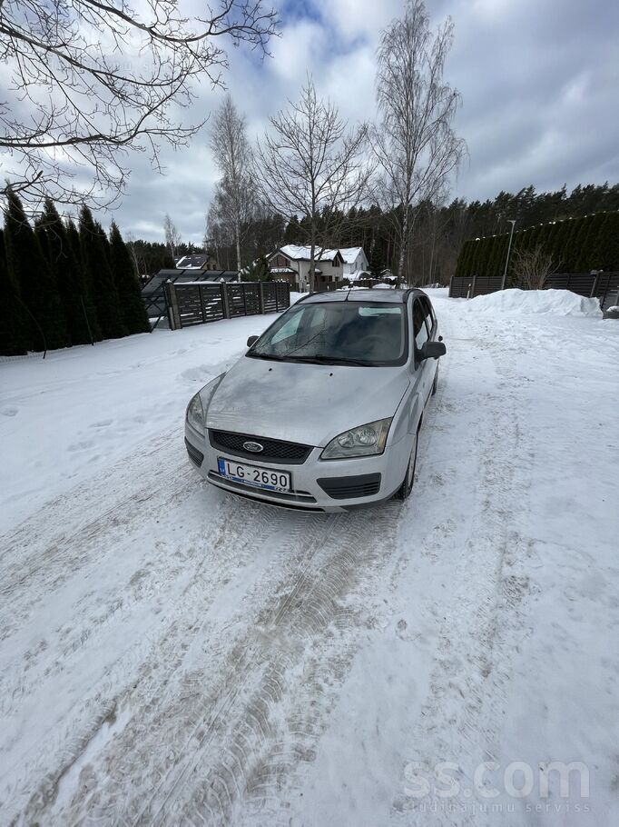 Ford Pārdodu Ford ar ļoti ekonomisku un dinamisku dzinē