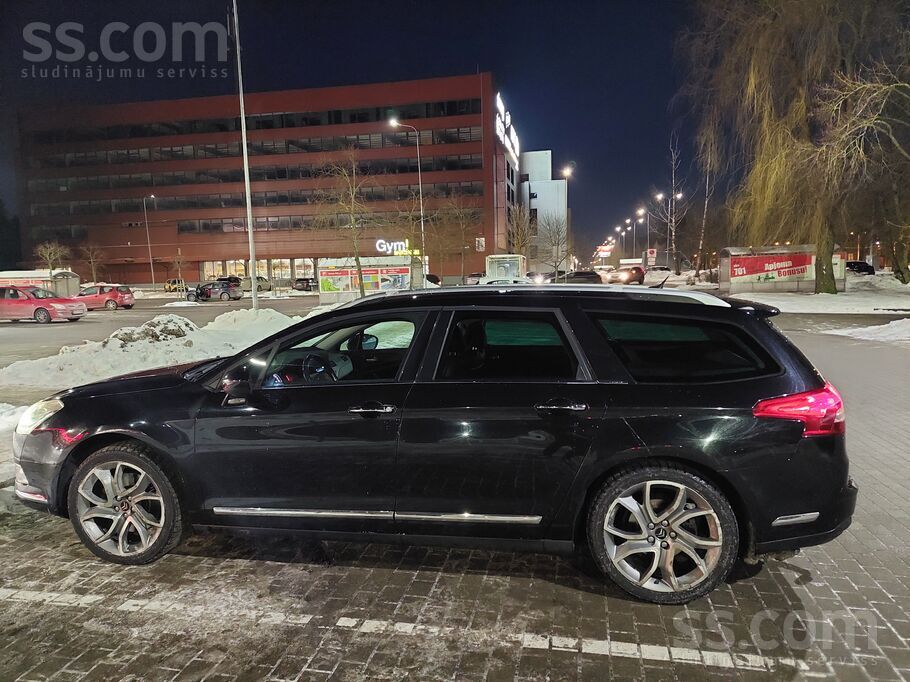 Pārdodu uzticamu un koptu Citroën C5 labā tehniskā stāvoklī. Auto ikdienā br