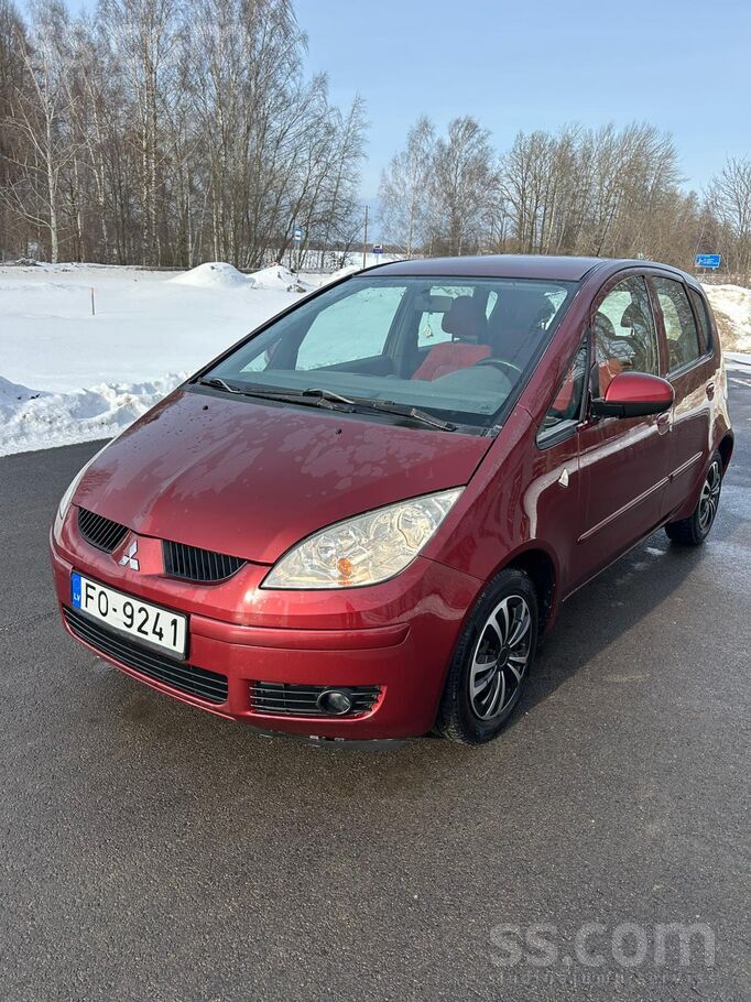 Pārdod Mitsubishi Colt. Automātiskā ātrumkārba, labas ziemas riepas, vasaras