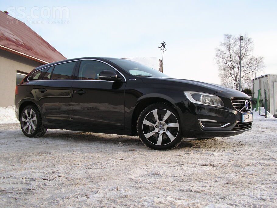 Volvo No Holandes. Volvo V60. 2014gada modelis. Plug-In 
