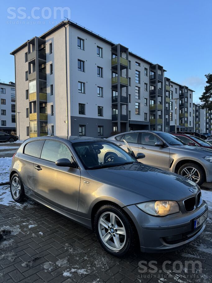 BMW Продаётся BMW 118 в хорошем техническом и визуальн