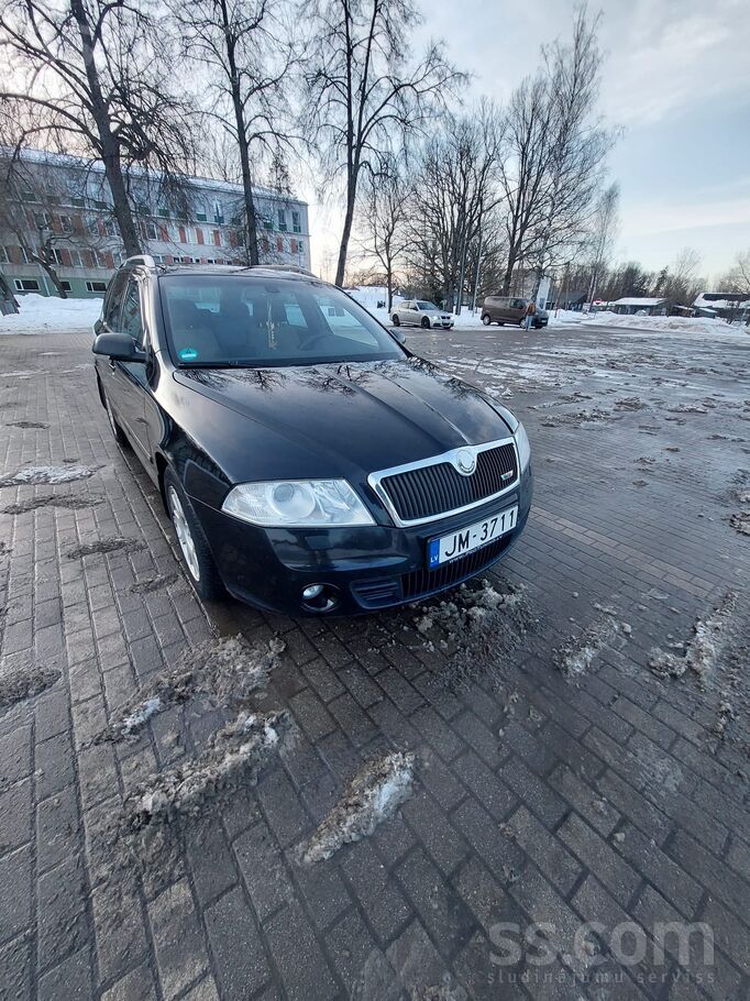 Skoda Pārdod dinamisku un ekonomisku Škoda Octavia Vrs. 