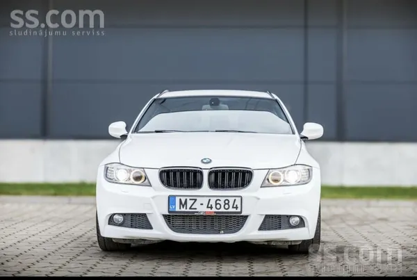 BMW BMW 318D ar 2.0 litru dīzeļdzinēju un manuālo tran