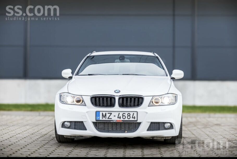 BMW BMW 318D ar 2.0 litru dīzeļdzinēju un manuālo tran