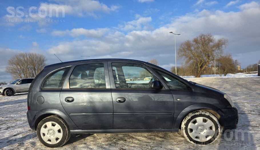 Opel Labs un ļoti ekonomisks auto. Ērta iekāpšana un pl
