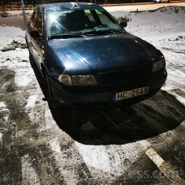 Audi Pārdodu audi A4