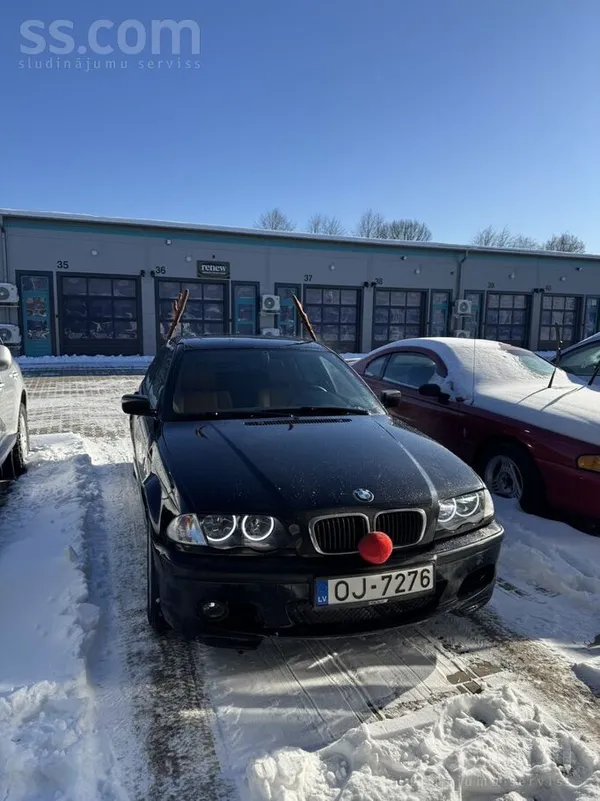 BMW 320i, rūpnīcas M paka, individuālais "Arizona Sun"