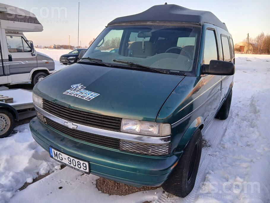 Chevrolet Pārdod auto ar sistu aizmuguri , auto braucamā stā