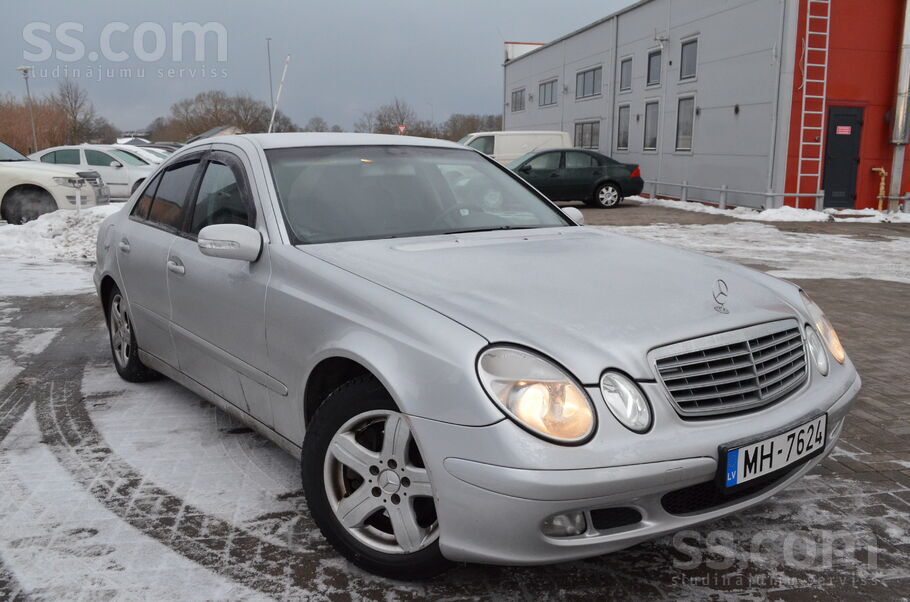 Mercedes Mercedes Benz E220.
