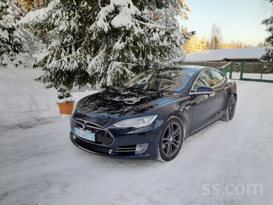 Pārdodu koptu elektroauto Tesla S85. 
Sīkāk pa telefonu.