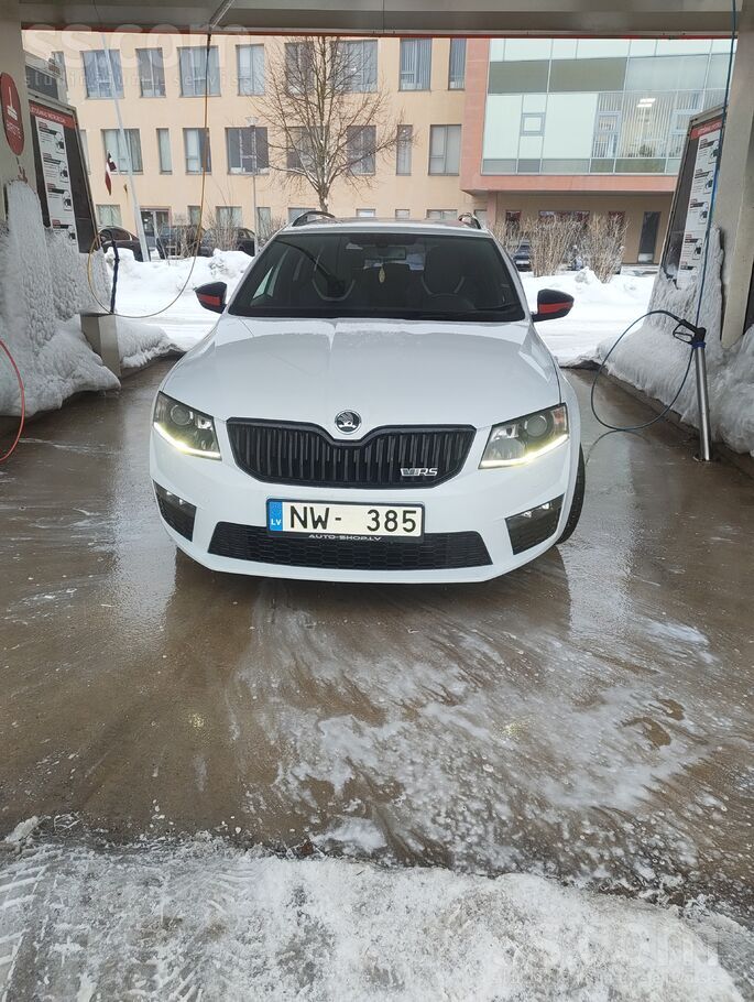 Skoda Škoda vrs Mašīna labā tehniskā un vizuālajā stāvok