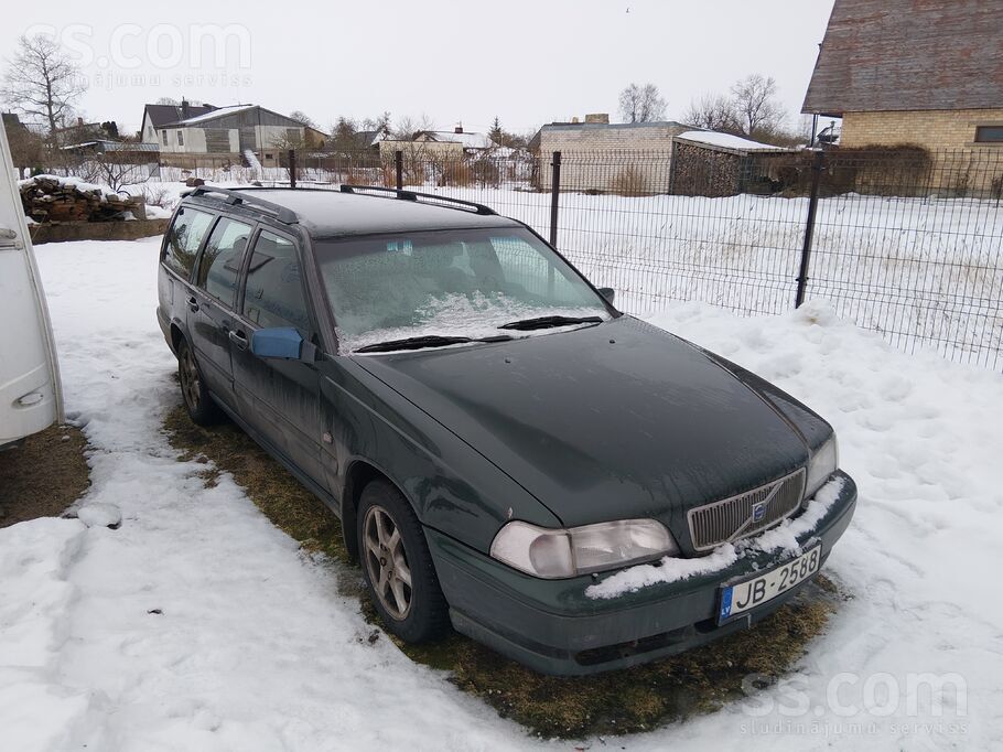 Volvo Pārdod ejošu Volvo V70