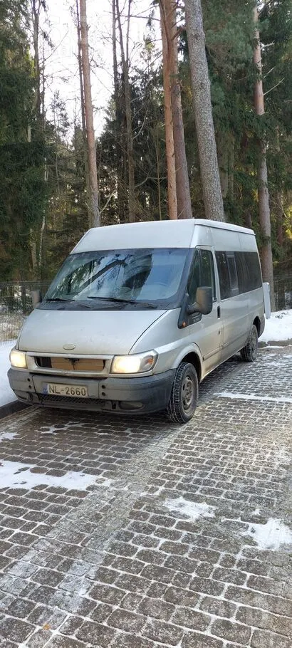 Ford Tirgojas pasažieru buss, rūc, brauc, ir rūsa