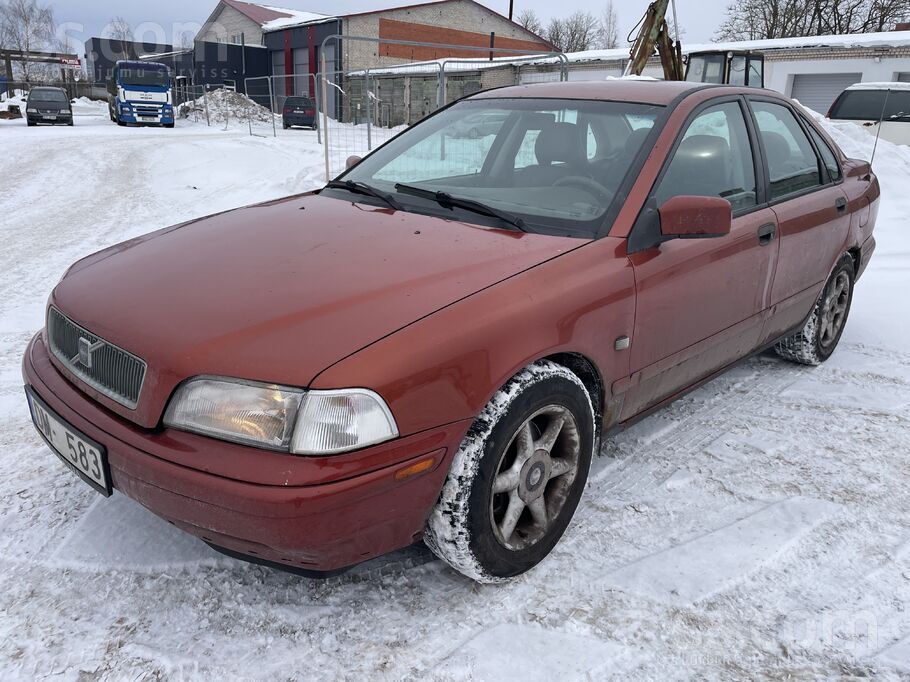 Pārdodu Volvo S40, 1998. gads. 
Benzīns, manuālā ātrumkārba. 
Tehniskā aps