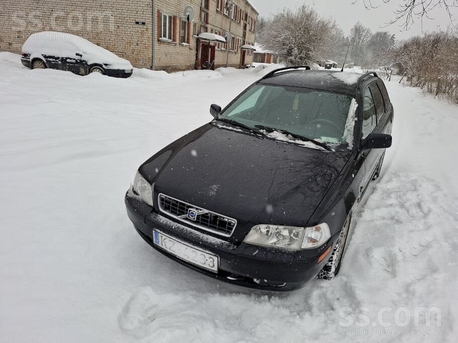 Volvo Pārdodu labi uzpasētu auto darba kārtībā ziemas ri