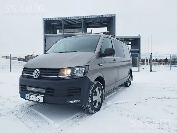 Volkswagen Uzņēmums pārdod WV Transporter T6 ar 5 sēdvietām. 