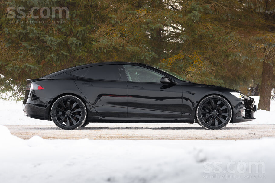 Tesla Model S Blackedition 386kw, duall motor, 4x4, 125 km, 
Tikko ievesta Latvijā,