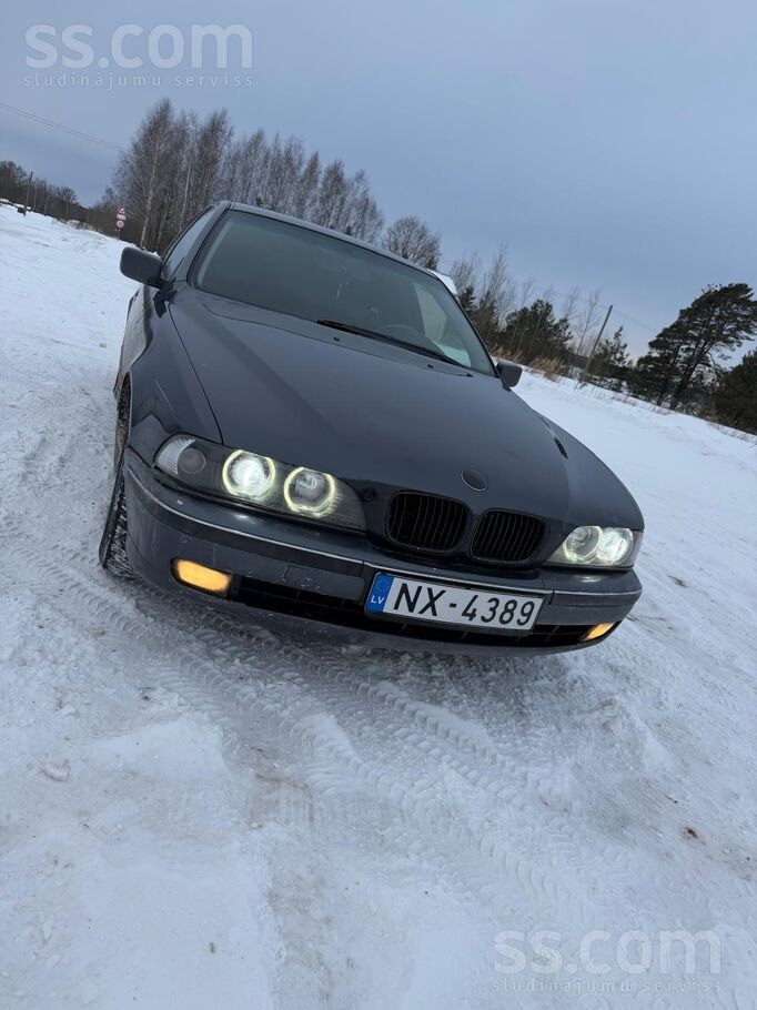 BMW Pardodu/mainu pardodu ejošu auto tiek izmantots ig