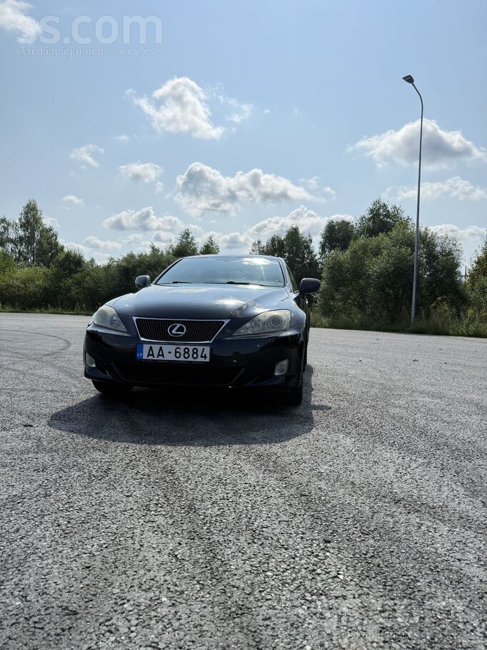 Pārdodu Lexus IS 220, manuāla ātrumkārba ar 2.2 dizeļdzinēju. Maksimālā moto