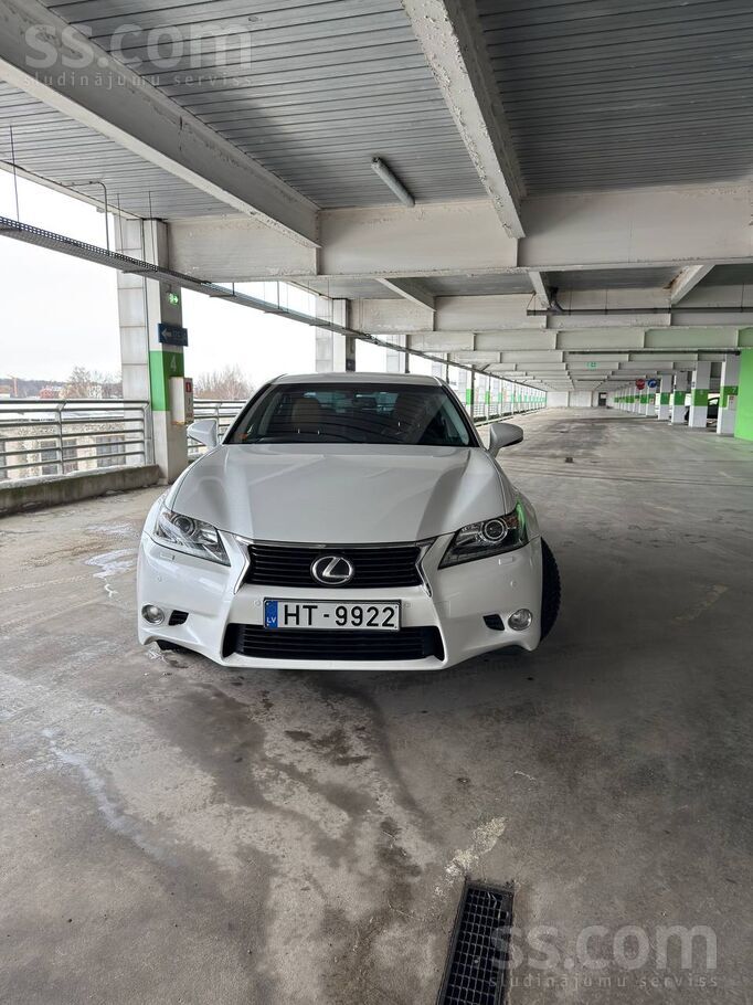 Pārdodu uzticamu un ļoti ērtu automašīnu. Lieliskā stāvoklī. 154 kW. Degviel