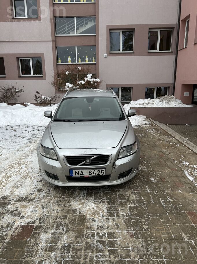 Volvo Pārdodu Volvo V50 Rdesign pēc nelielas sadursmes.