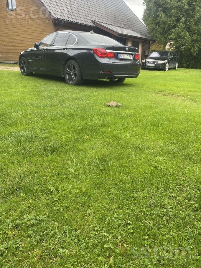 BMW BMW 730 ar 3.0 litru dīzeļdzinēju un automātisko t