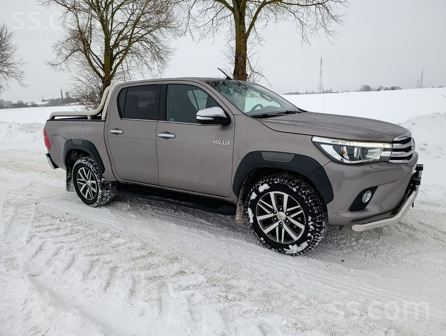 Toyota Toyota Hilux 2.4d 110kw. R18 Aprīkots ar ziemas ri