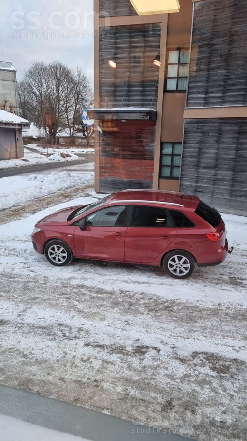 Sveiki. Tiek tirgots mazs sarkans žiperīgs auto. No plusiem šim auto Gadu at