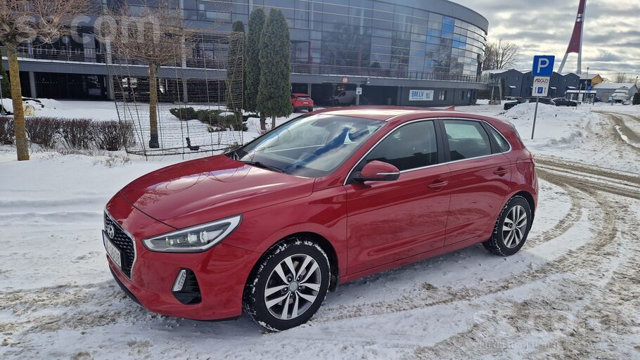 Pardodu Hyundai I30, sarkana krāsa. Ideals stavoklis, tikko nomainits jauns