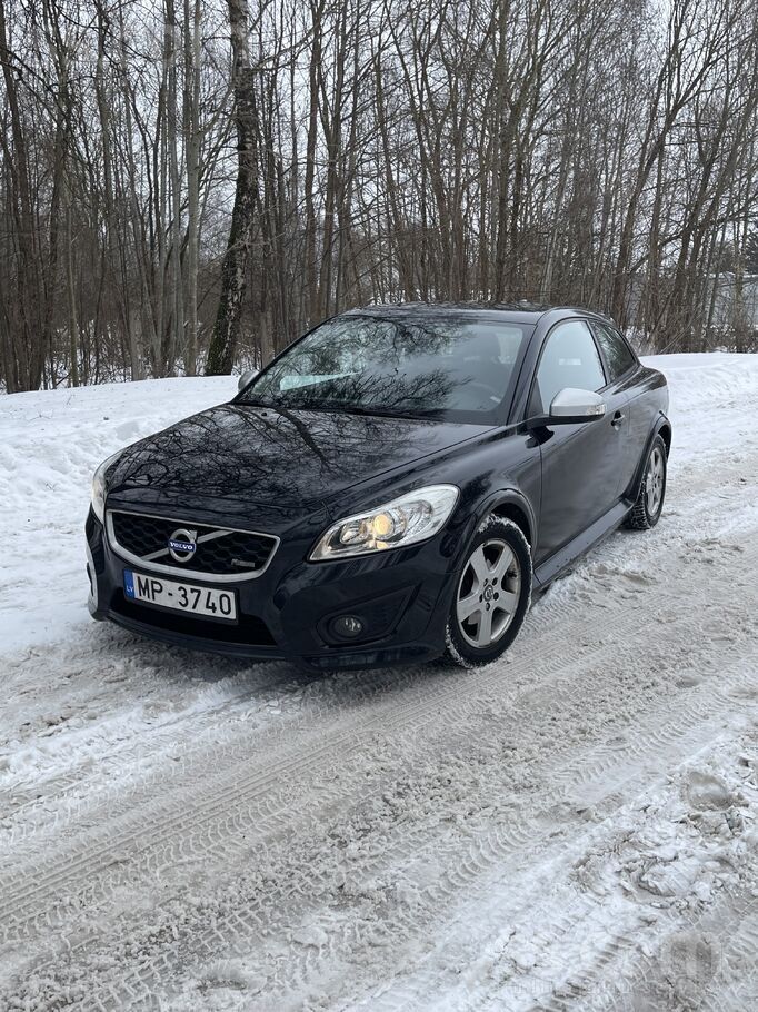 Volvo Uz pārdošanu iet 2011. gada Volvo C30 R-Design 1.6